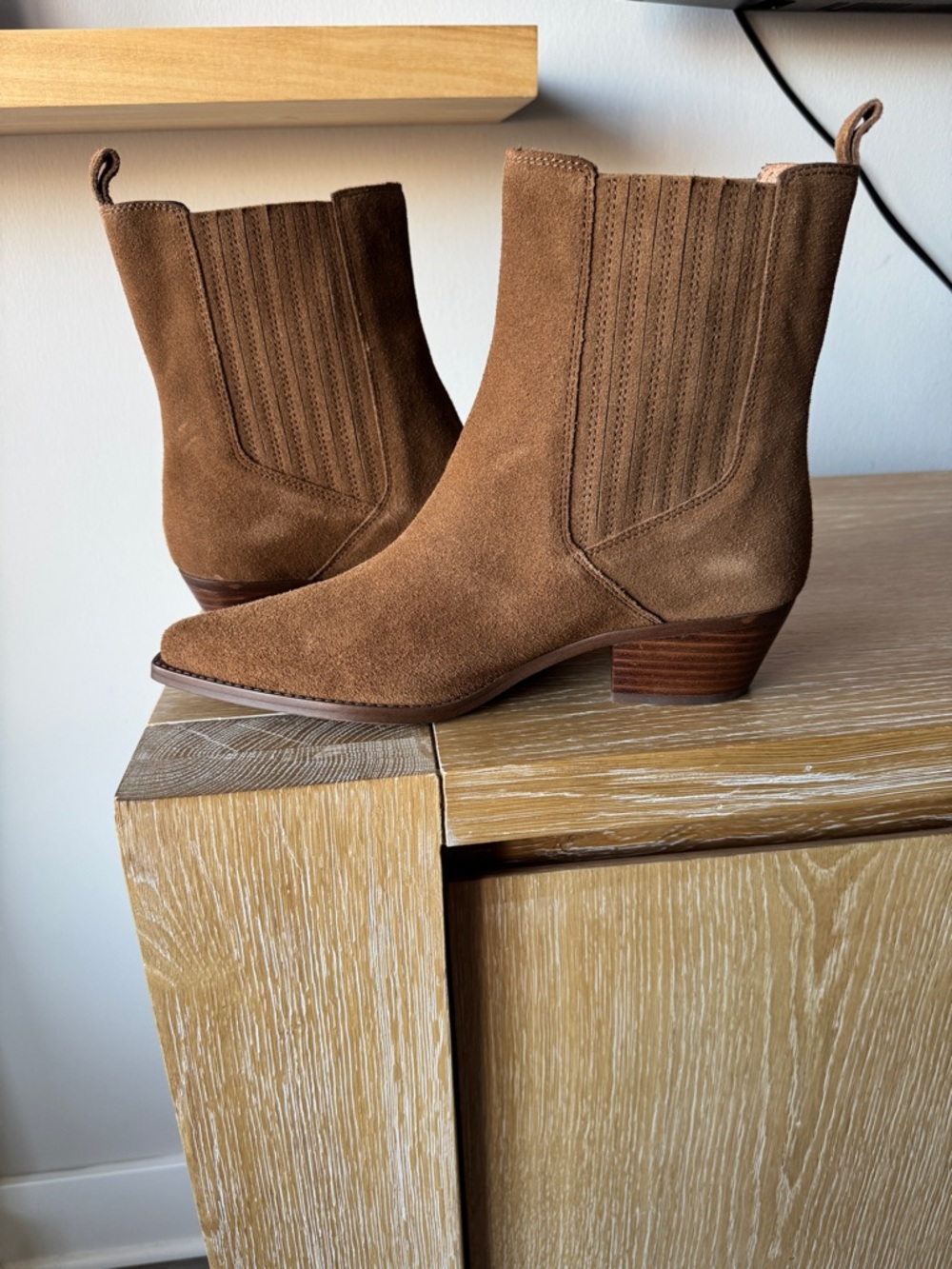 NWOB! MADEWELL Women’s The Ingrid Chelsea Boot in Suede, Dried Acorn, Size 10.5 - Picture 4 of 16